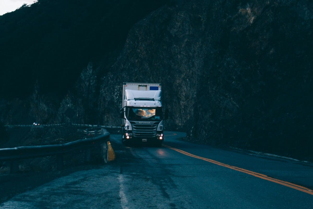 7 Benefits Of Using A Dash Camera For Trucks